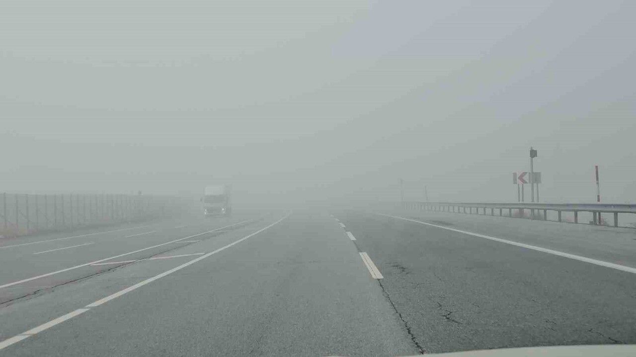 Bitlis’te Yoğun Sis: Nemrut Dağı Eteklerinde Görüş Sıfıra Düştü