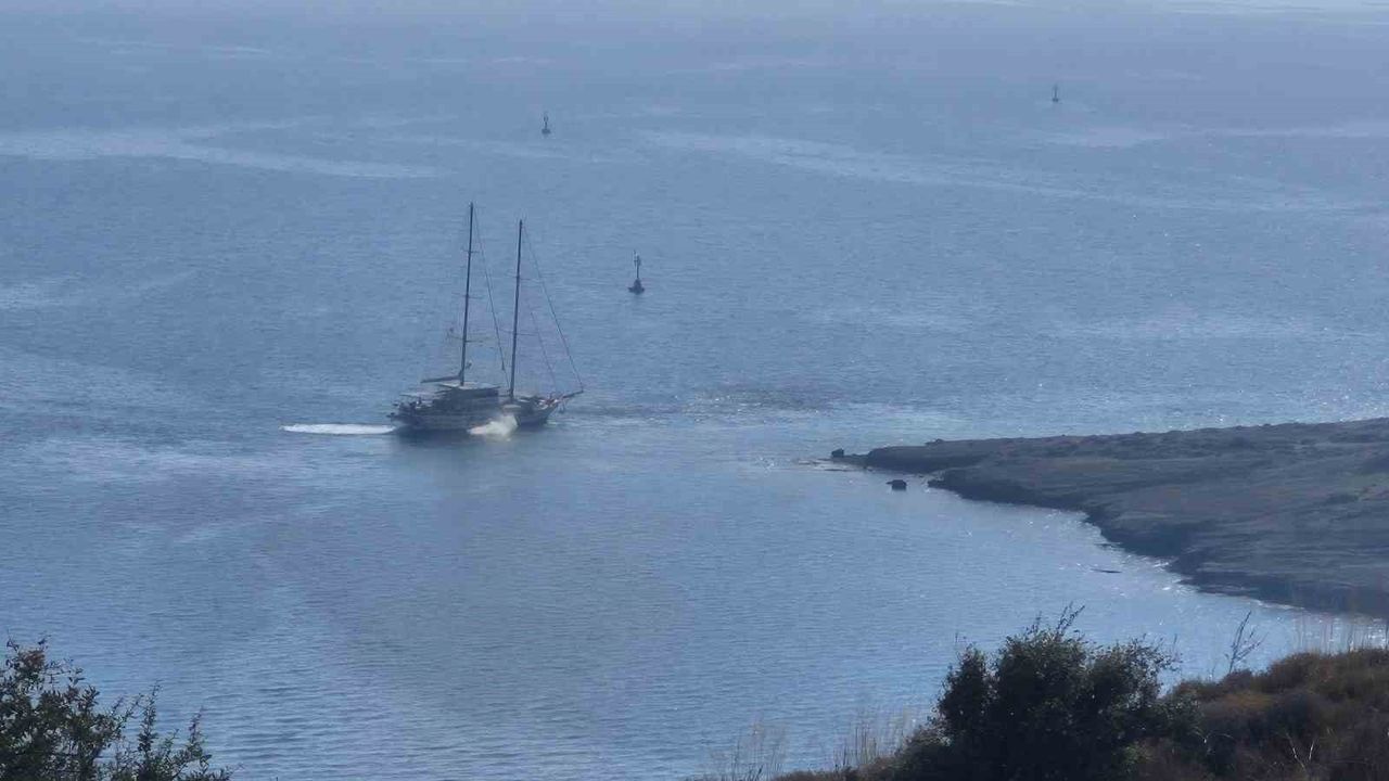 Bodrum'da 41 Metrelik Yelkenli 'Aegean Clipper' Karaya Oturdu