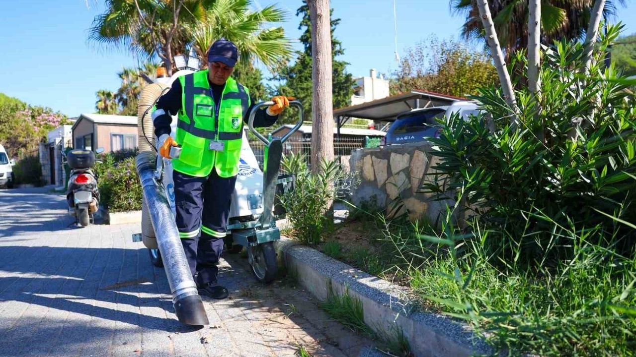 Bodrum’da Yüzde Yüz Elektrikli Yol Süpürme Araçları Hizmete Girdi