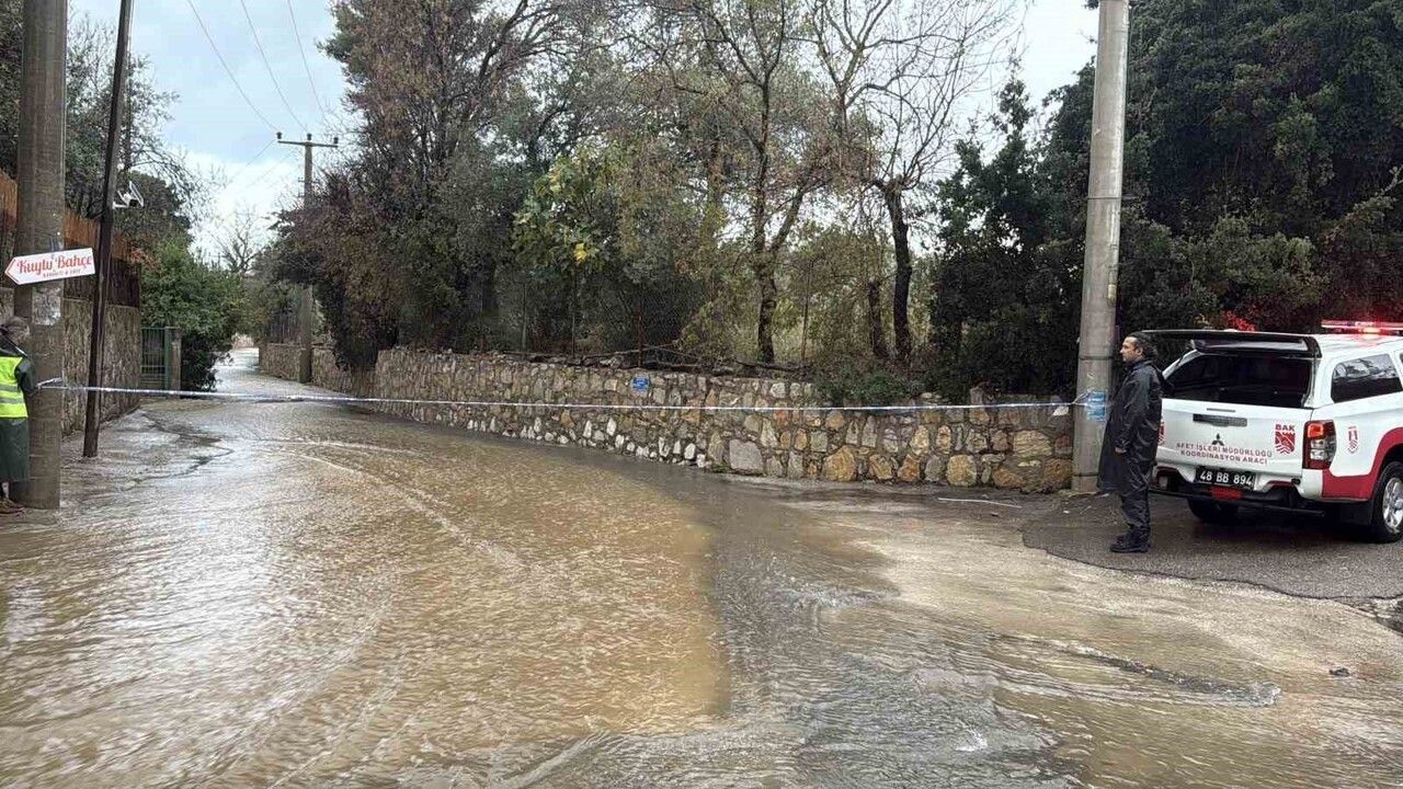 Bodrum’u Sağanak Vurdu: Kanalizasyon Taşınca Ev Atık Suya Gömdü