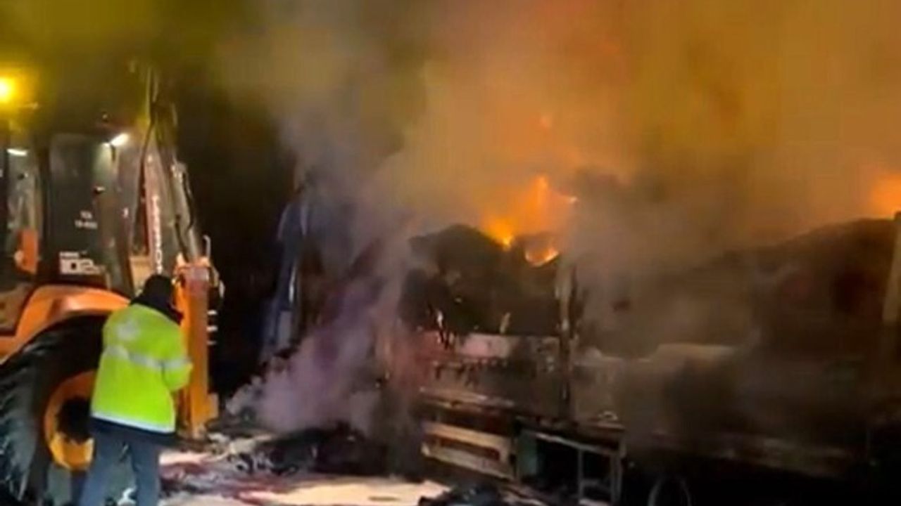 Bolu'da D-100'de Tır Yangını: Yol 3 Saat Kapandı