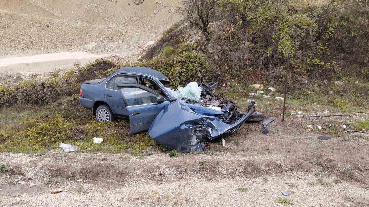 Bolu’da Kamyon ile Otomobil Çarpıştı: 1 Ölü, 1 Yaralı