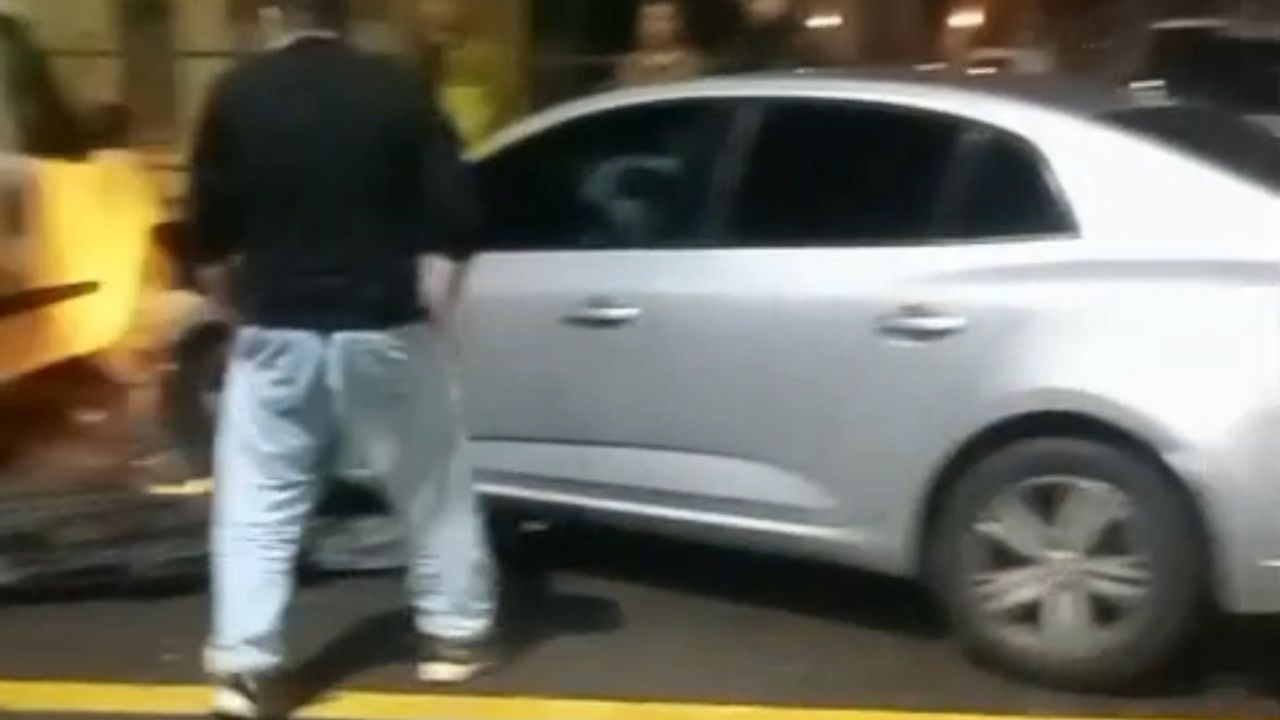 Bolu'da kontrolden çıkan otomobil park halindeki 2 araca çarptı