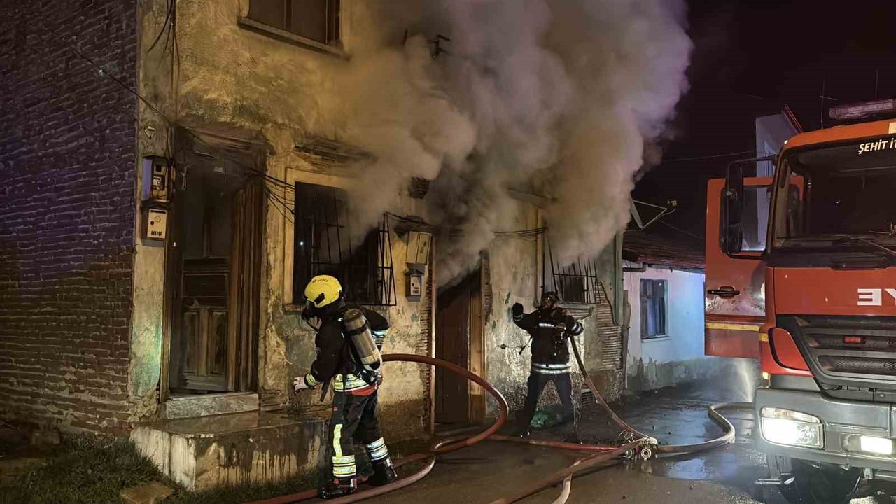 Bolu'da soba yangını: 2 katlı ahşap evde 1 yaralı