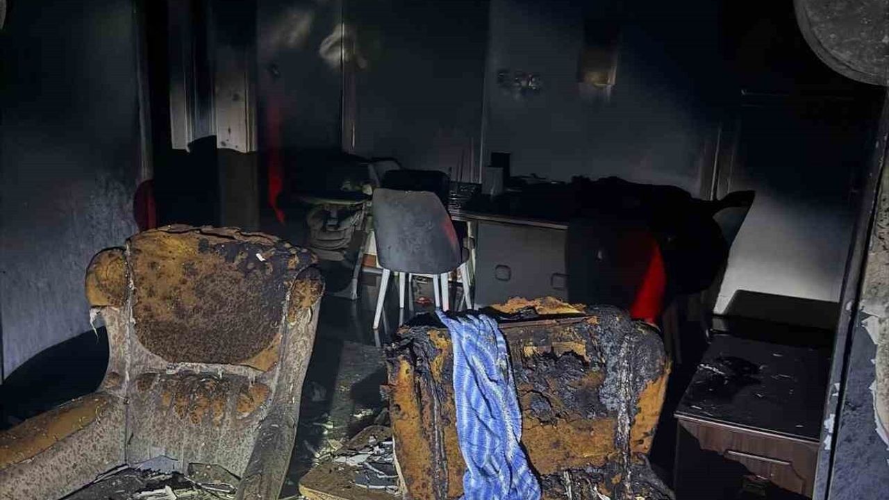 Bolu Örencik'te 2 Katlı Evde Yangın: Bir Oda Kül Oldu