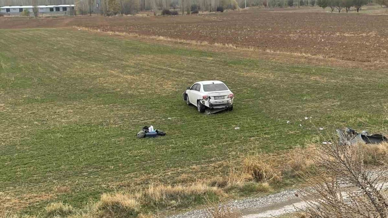 Bolvadin'de Şarampole Giren Otomobil: Sürücü Yaralandı