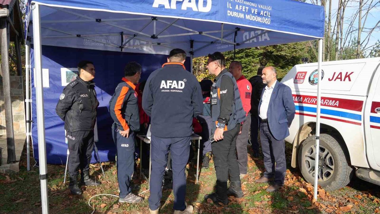 Bozkurt'ta 3 Gündür Kayıp Anne ve Oğul: Sis Altında 16 km'lik Arama Sürüyor