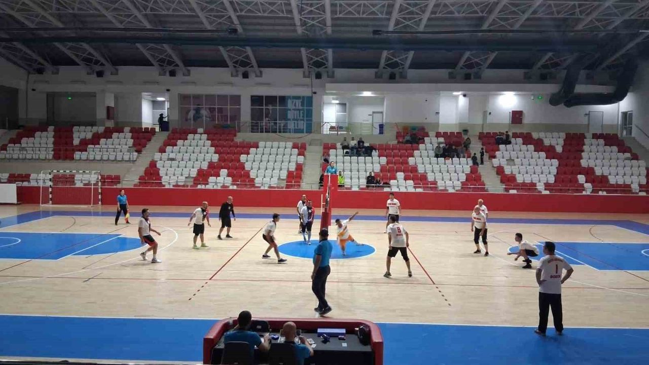Bozüyük'te Kurumlar Arası Voleybol Turnuvası Başladı