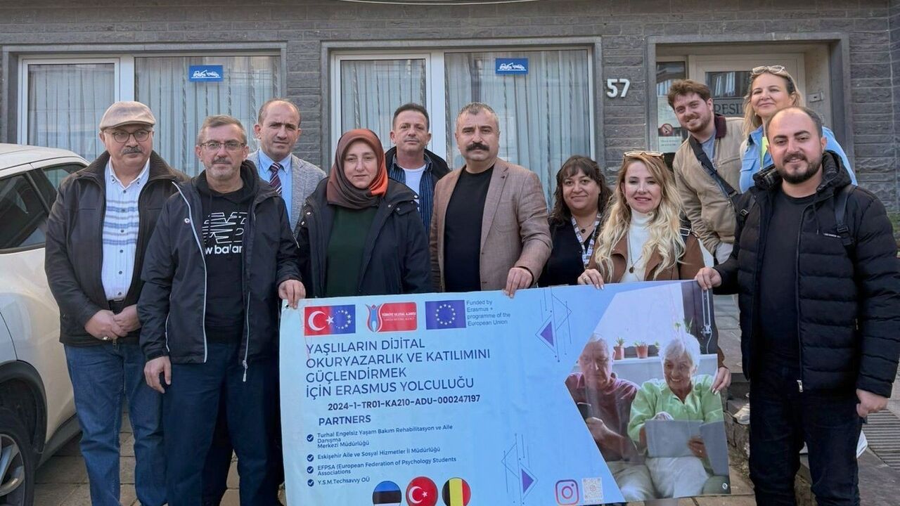 Brüksel'de Yaşlıların Dijital Okuryazarlığı İçin Uluslararası Adım