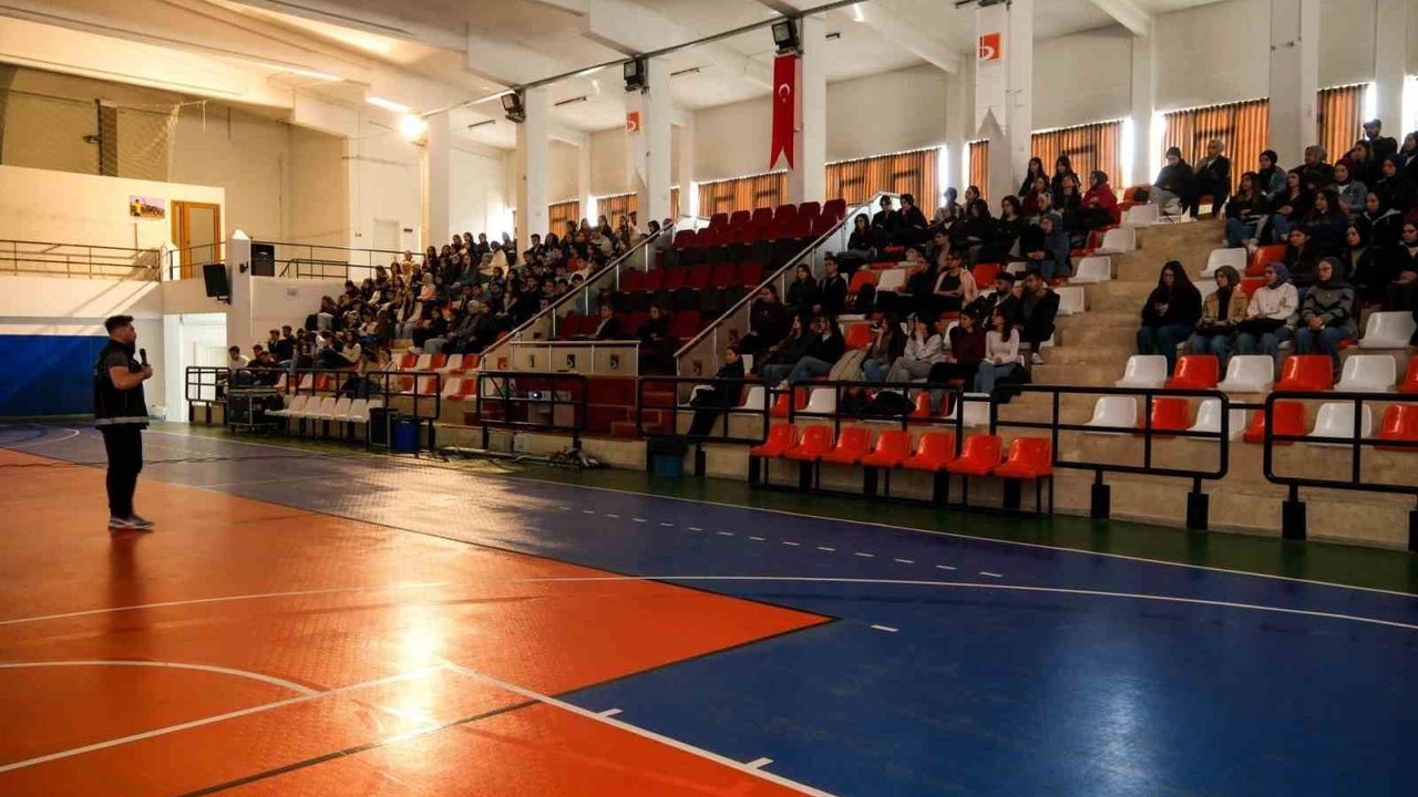 BŞEÜ’de 'En İyi Narkotik Polisi Anne' Eğitimi Gençleri Bilinçlendiriyor