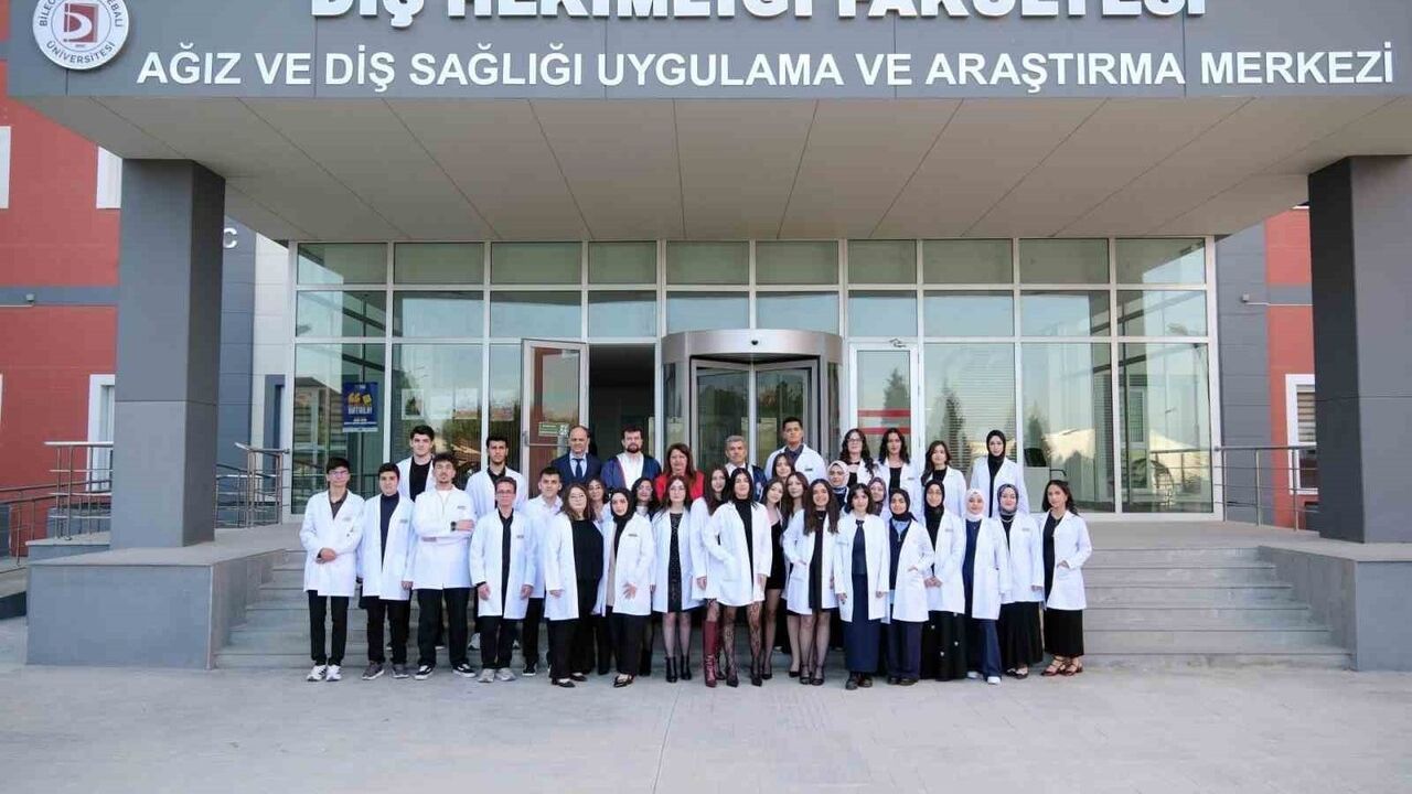 BŞEÜ Diş Hekimliği’nde Yeni Öğrenciler Beyaz Önlüklerini Giydi