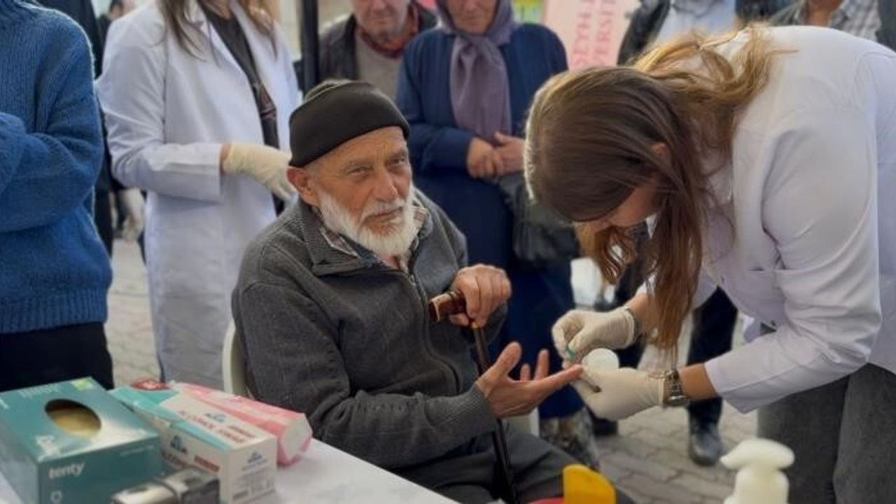 BŞEÜ, Pelitözü'nde 'Diyabet Günleri' Bilim Kafe'si Düzenledi