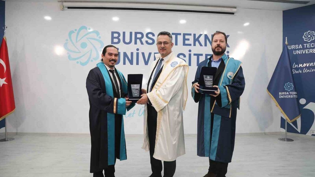 BTÜ'de Lisansüstü Mezuniyeti: 449 Mezun Kep Attı