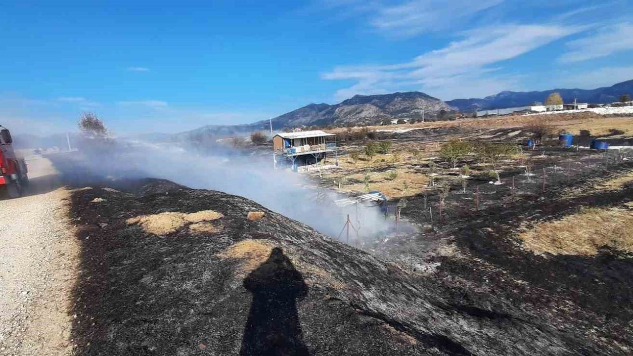 Bucak'ta Gündoğdu Köyünde Arazi Yangını Söndürüldü