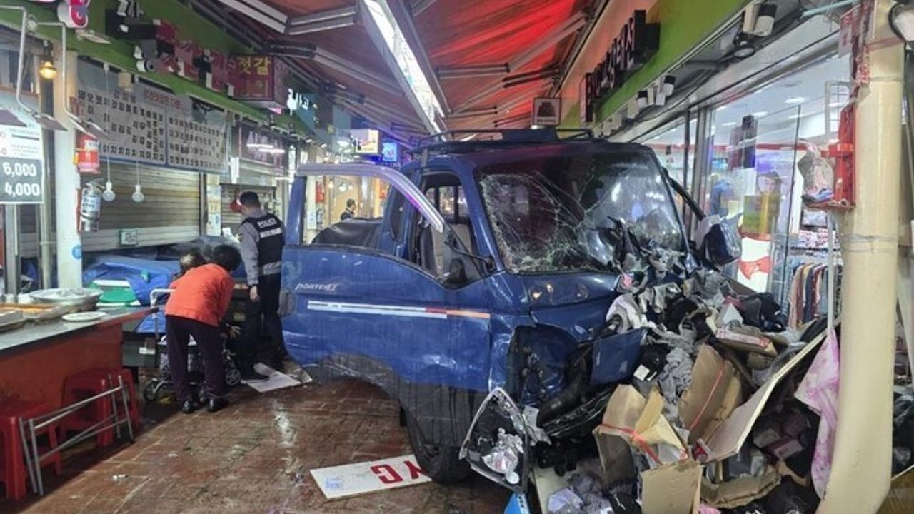 Bucheon’da Jeil Pazarı’na Araç Daldı: 2 Ölü, 18 Yaralı