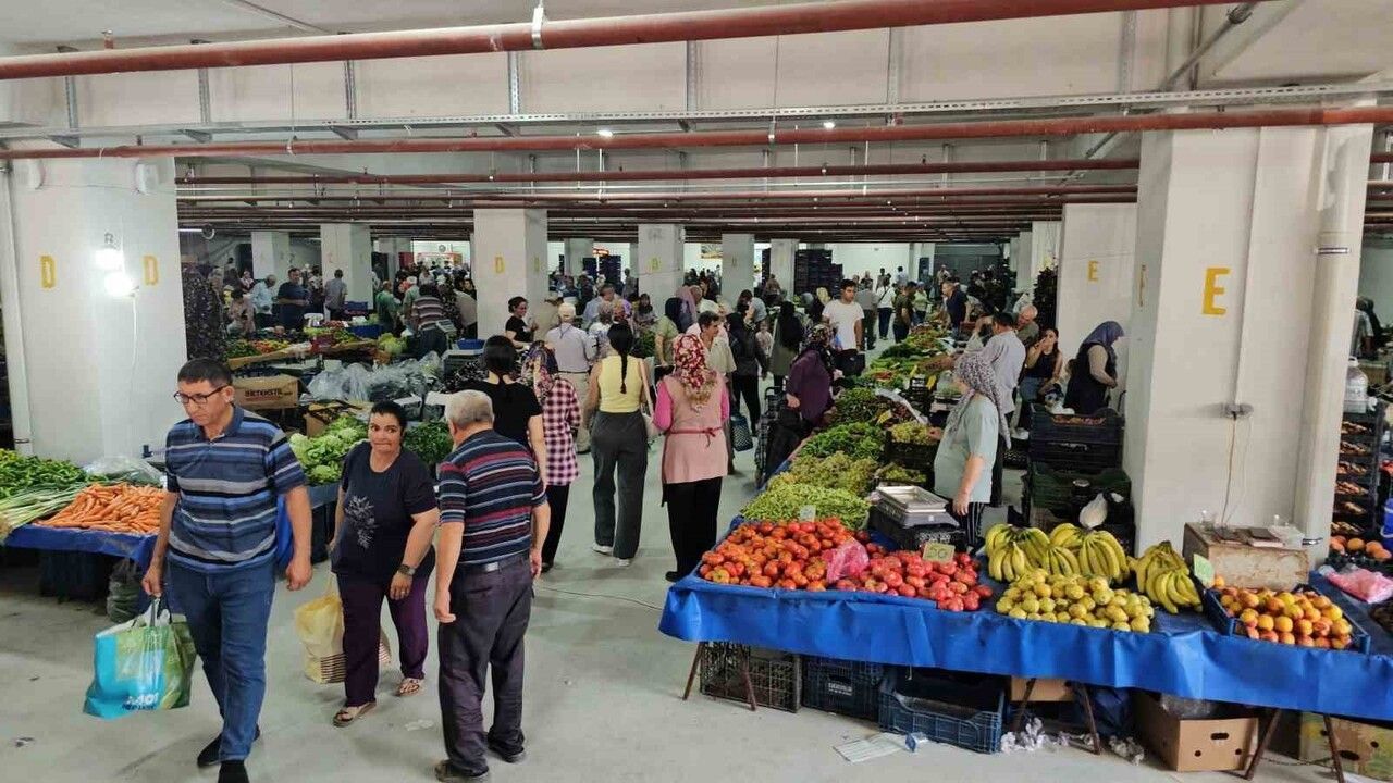 Buharkent’te Cuma Trafiği: Kapalı Pazaryeri Çevresi Duba ile Kapatılacak