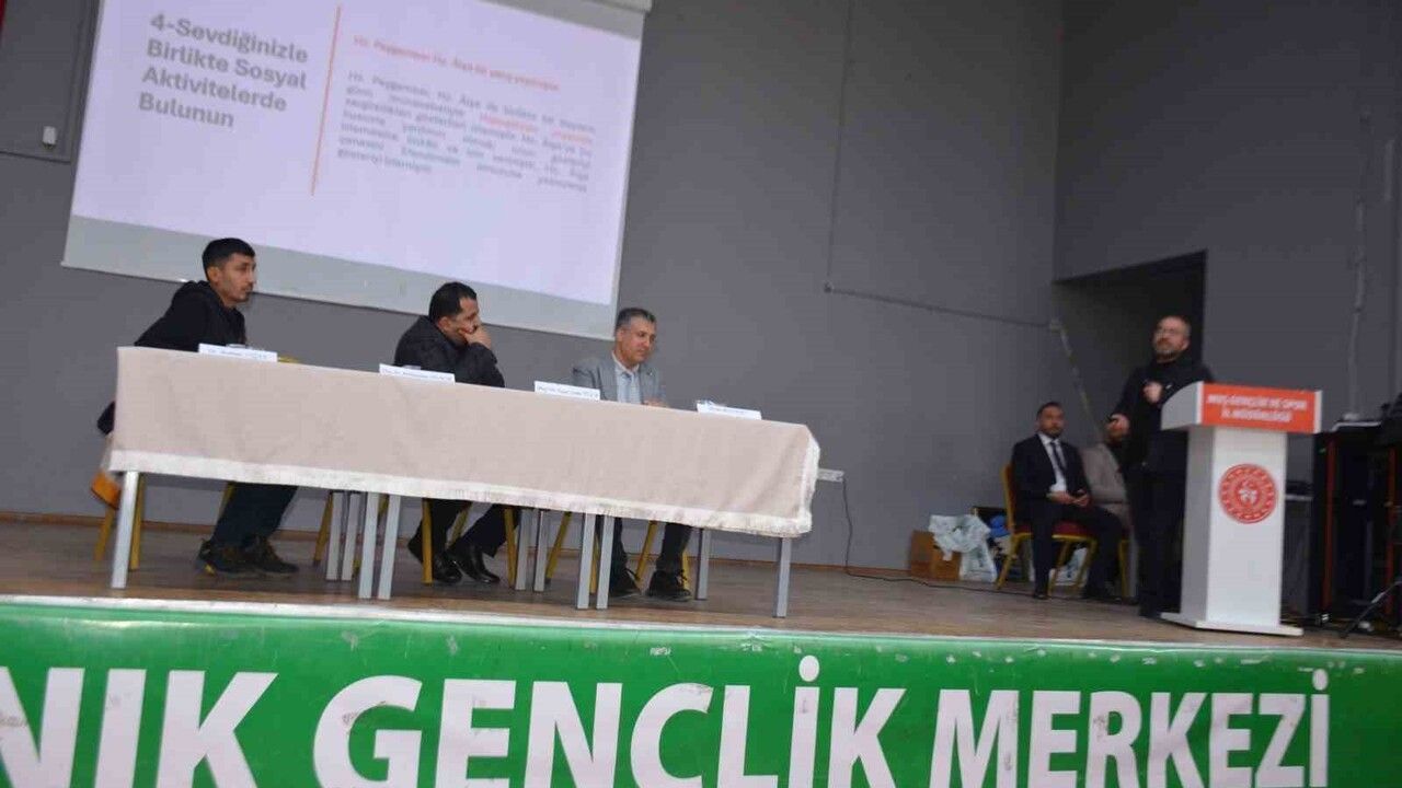 Bulanık’ta 'Maarif Modeli Aile Konferansı' yoğun ilgi gördü