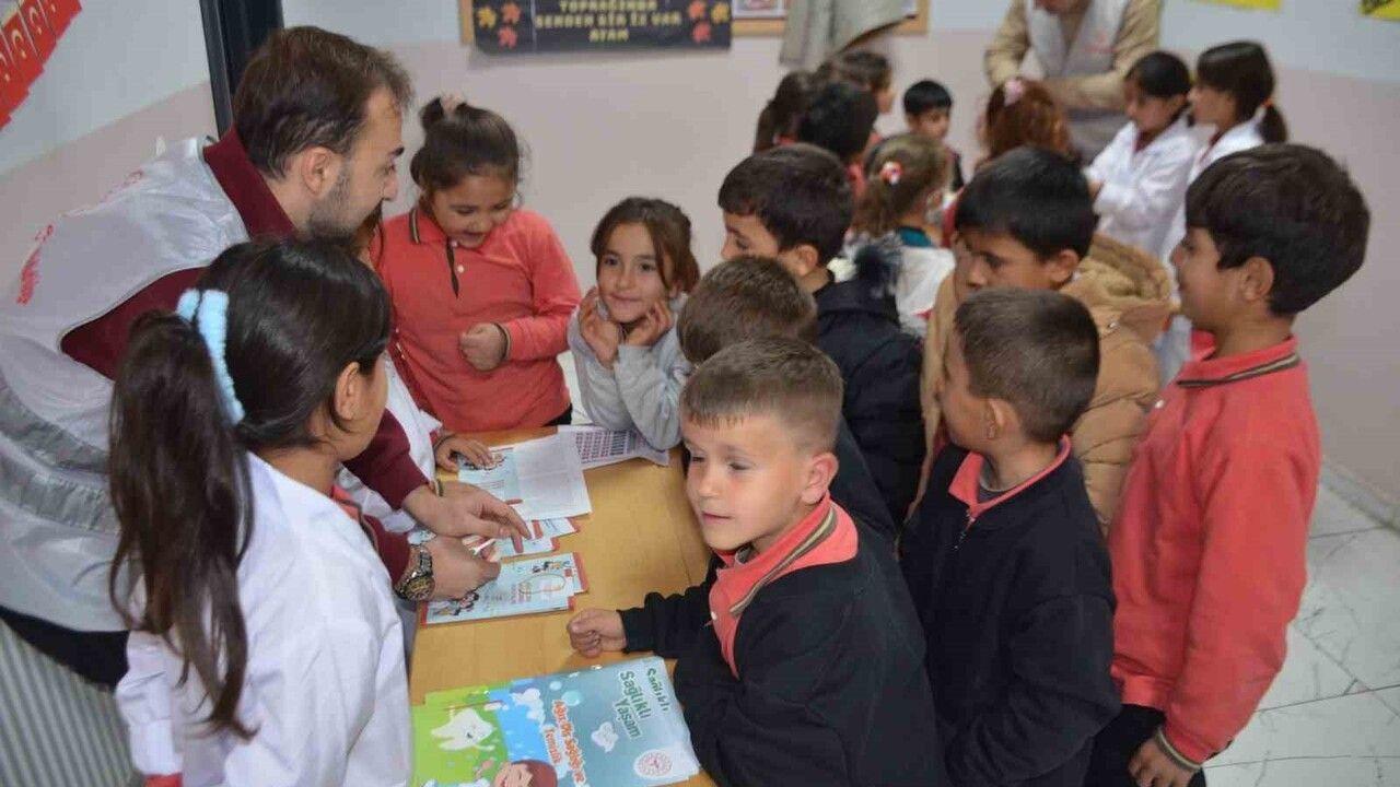 Bulanık’ta "Sağlıklı Çocuk, Sağlıklı Gelecek" projesiyle öğrencilere sağlık eğitimi