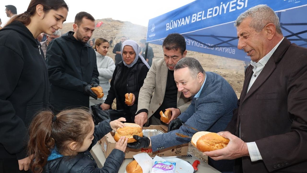Bünyan'da 11 Kasım Milli Ağaçlandırma Günü'nde Fidanlar Toprakla Buluştu