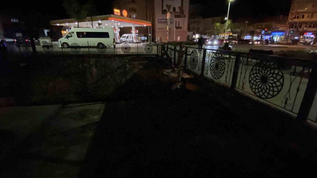 Burdur'da Kanala Düşen Kişi İtfaiye Tarafından Kurtarıldı