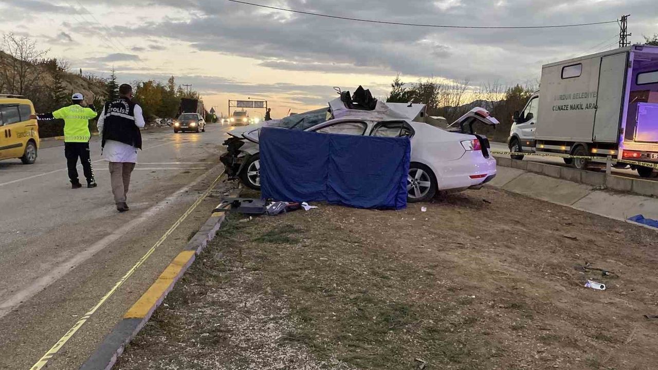 Burdur'da Kavşağa Aşırı Hızla Giren Tır: Otomobil Sürücüsü Öldü, Sürücü Tutuklandı