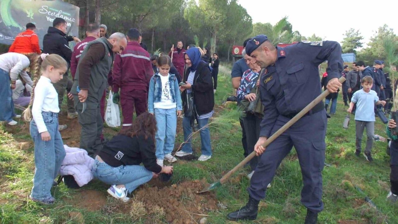 Burhaniye'de 400 Fidan Toprakla Buluştu