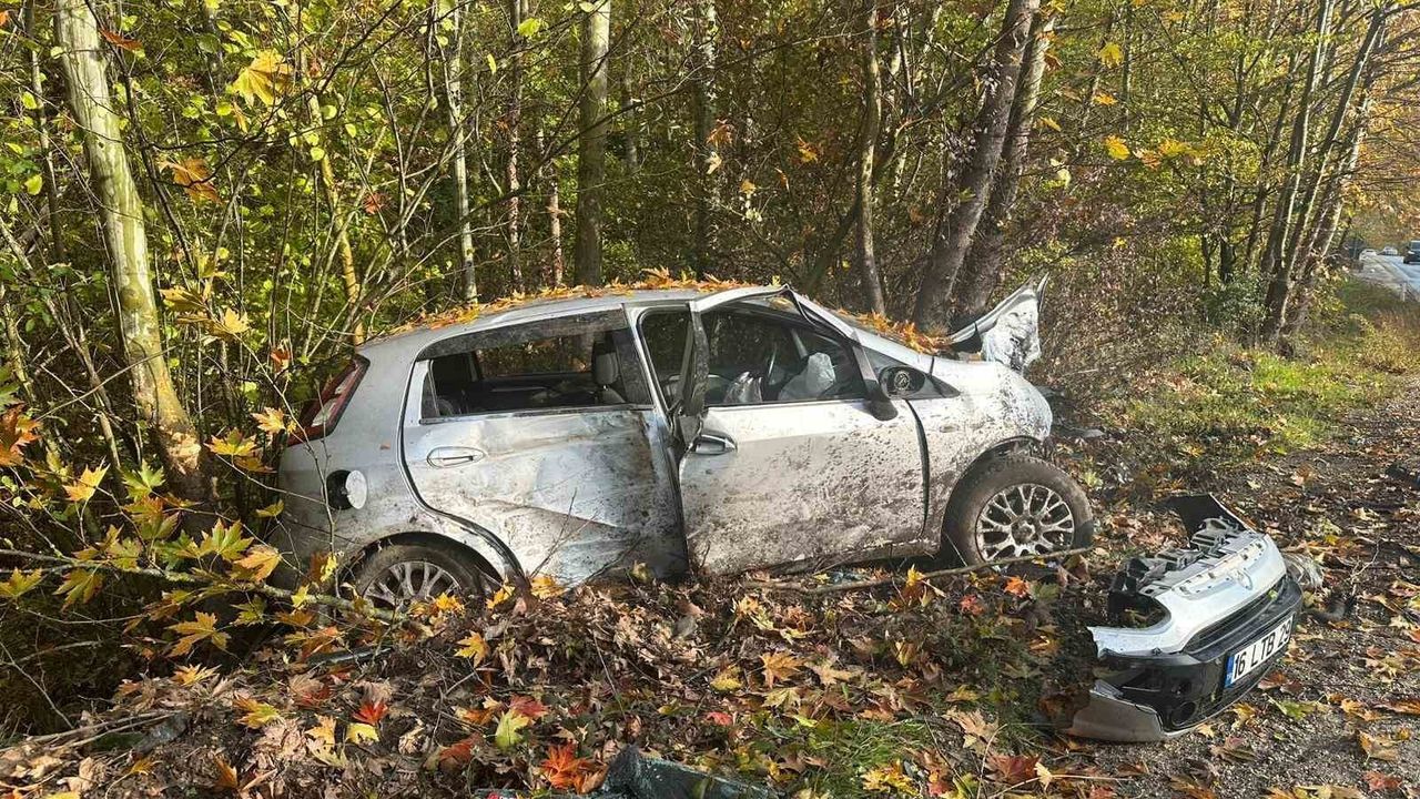 Bursa'da 50 Metre Arayla İki Kaza: Aynı Aileden 3 Kişi Yaralandı