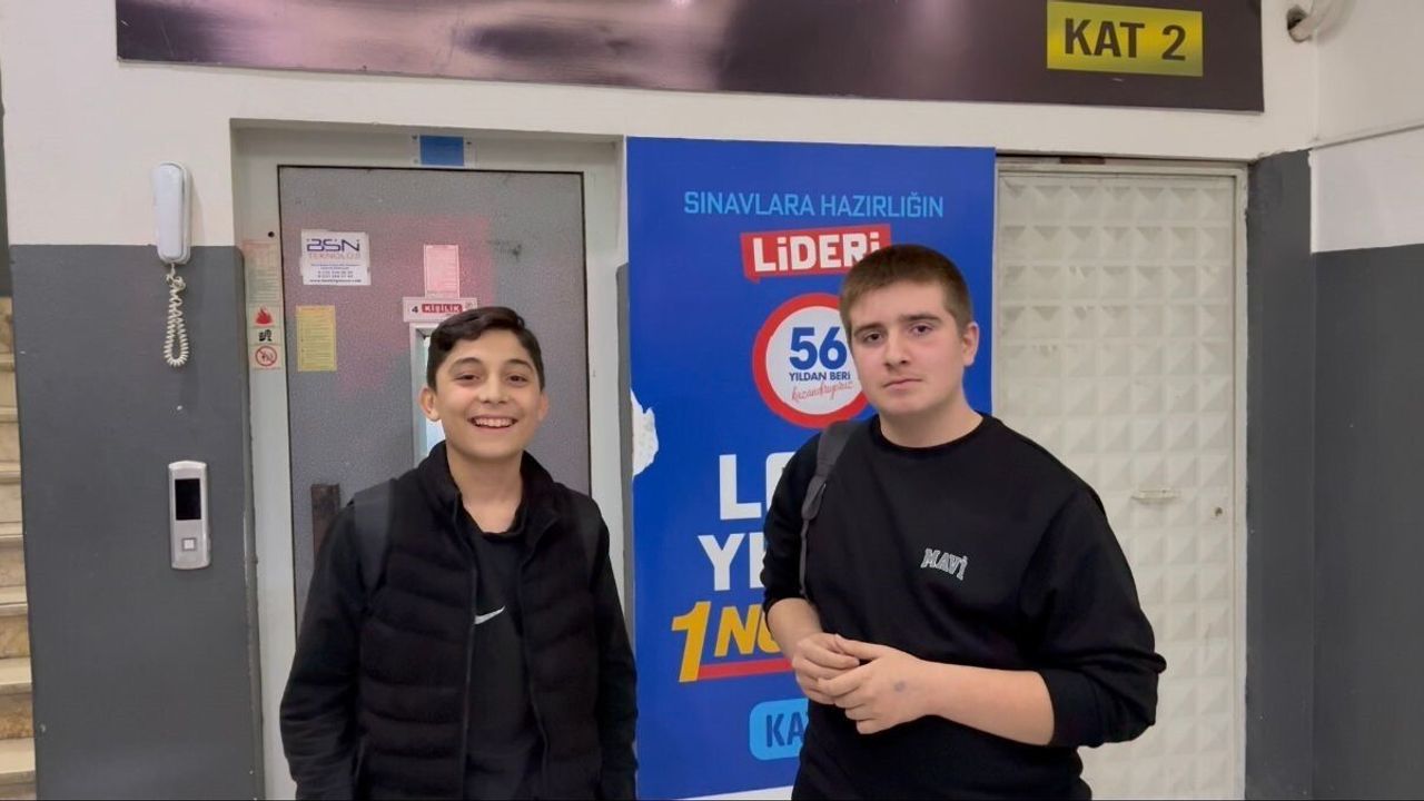 Bursa'da Asansörde 45 Dakika Mahsur Kalan 2 Öğrenci İtfaiye ile Kurtarıldı