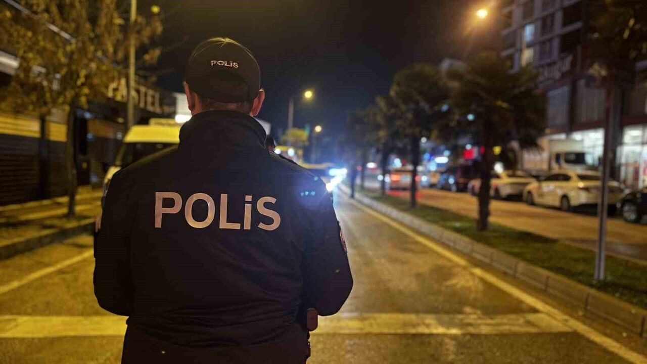 Bursa'da Asayiş Uygulaması — 10 Aranan Şahıs Yakalandı, İşyerlerinde İhlaller Tespit Edildi