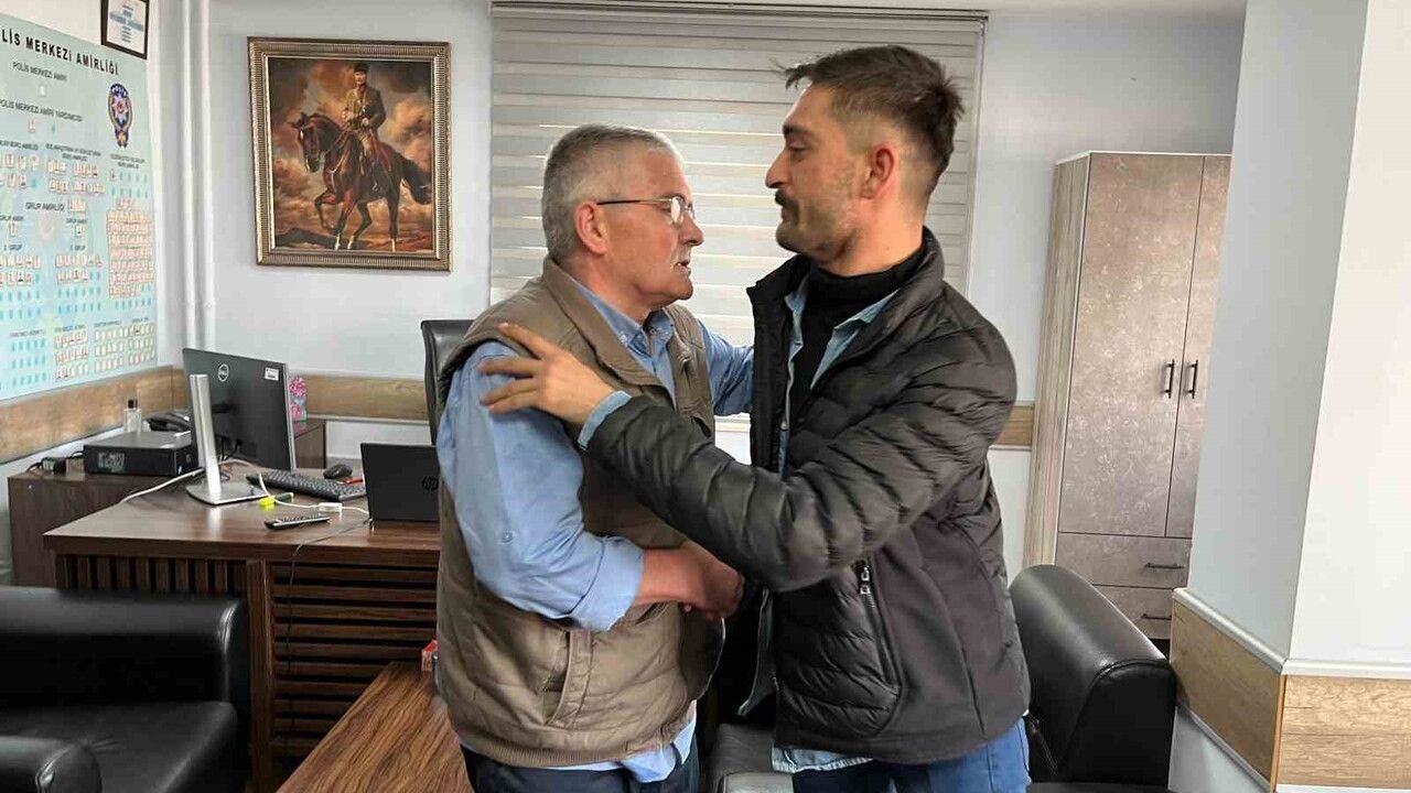 Bursa'da 'İnsanlık Ölmemiş' An: Engelli Genç 2 Bin Euro'yu Teslim Etti