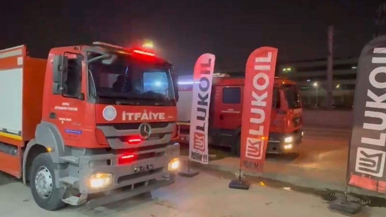 Bursa'da İş Yeri Yangını Akaryakıt İstasyonuna Sıçramadan Söndürüldü