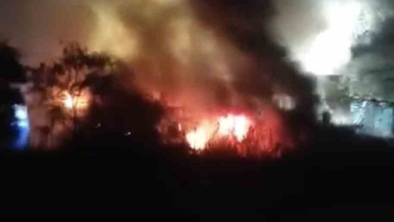 Bursa'da Kayapa OSB'de Fabrika Yangını — İtfaiye Müdahalesi Sürüyor