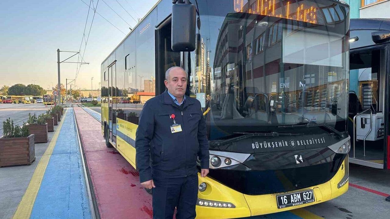 Bursa'da otobüs şoförü fenalaşan yolcuyu güzergah dışına çıkarıp hastaneye yetiştirdi