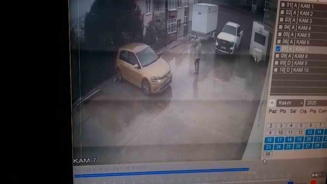 Bursa'da Otoparktan Bahçeye Uçan Otomobil: 1 Yaralı