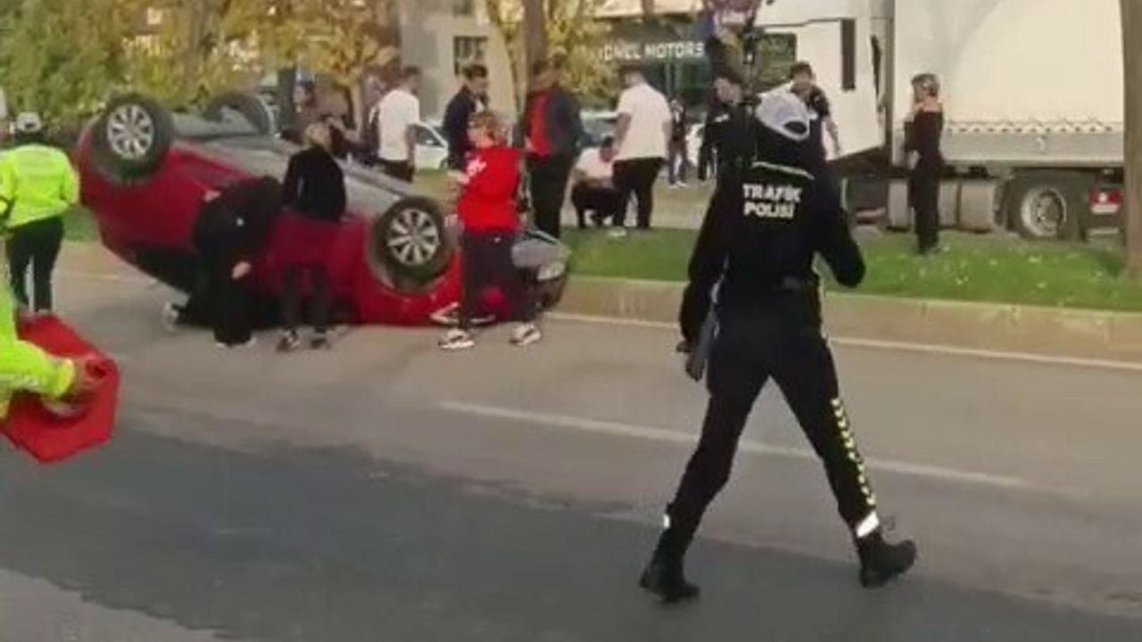 Bursa'da Takla Atan Otomobilde Sürücü Sıkıştı