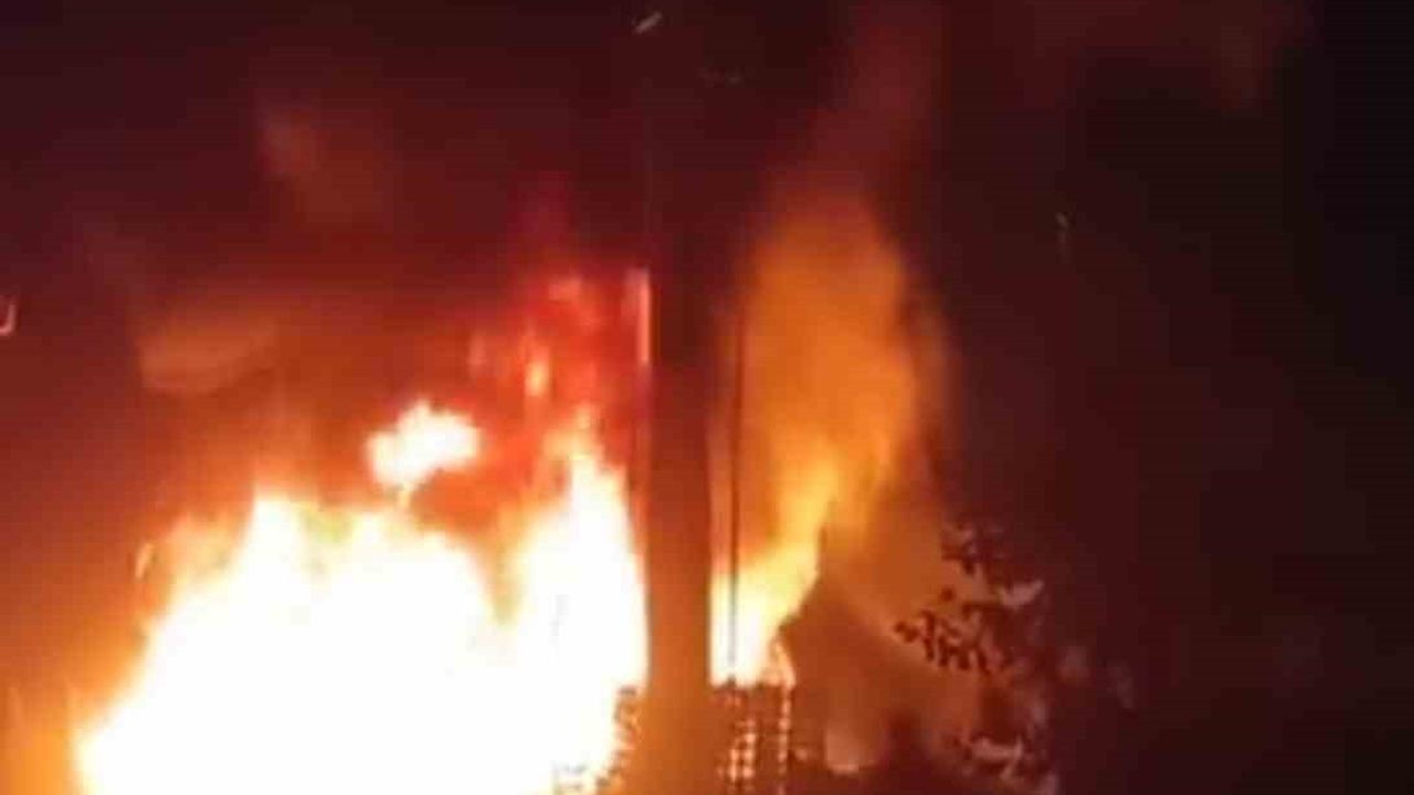 Bursa'da trafo yangını meyve kasalarına sıçradı | Yıldırım Samanlı