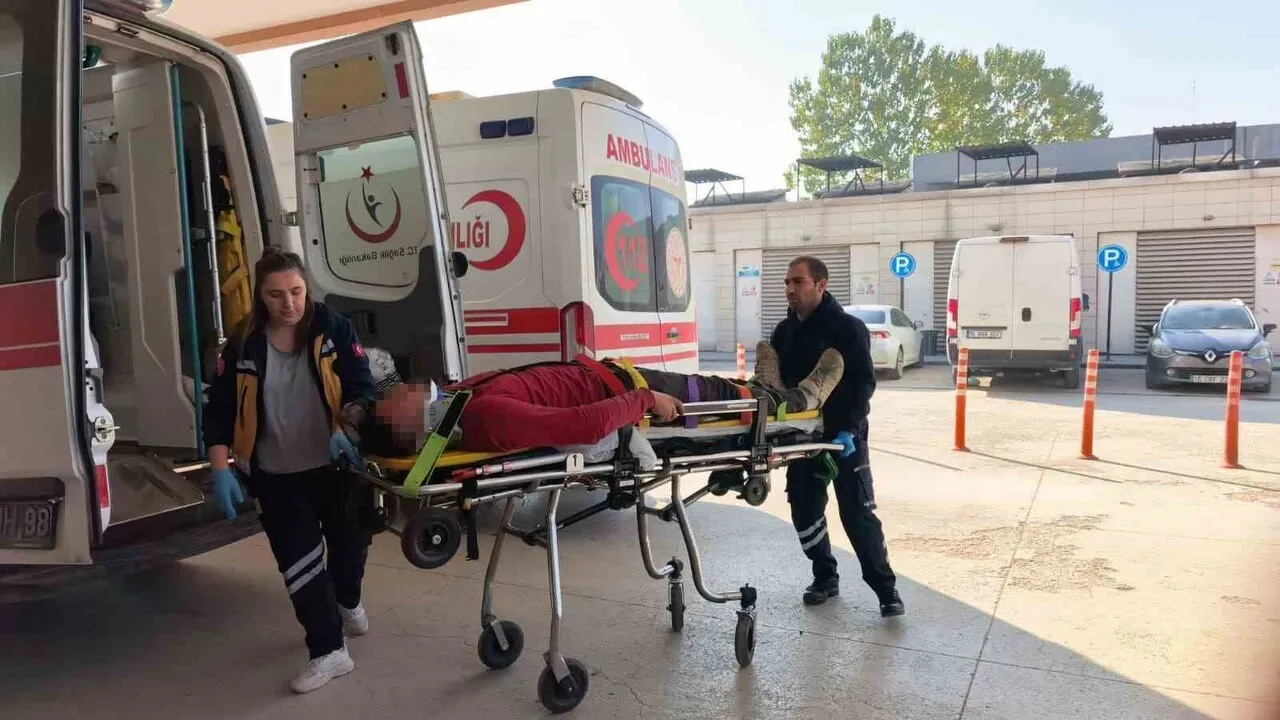 Bursa İnegöl’de Kontrolden Çıkan Tır Devrildi — Sürücü Yaralandı