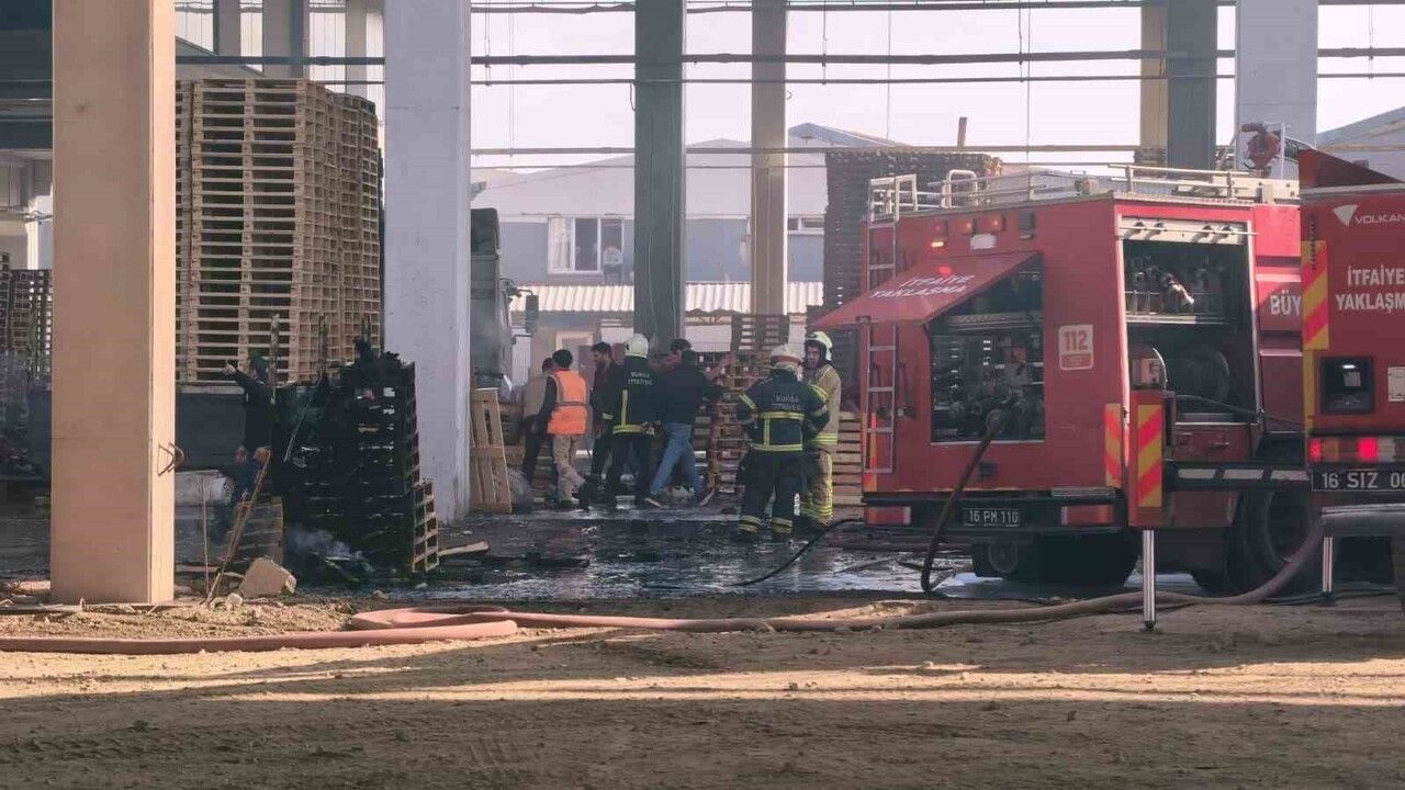 Bursa İnegöl'de Palet Fabrikası Alevlere Teslim Oldu