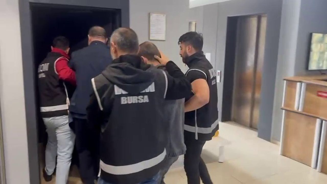 Bursa merkezli dev operasyon: 11 ilde eş zamanlı 'change araç' baskını — 19 araç ele geçirildi