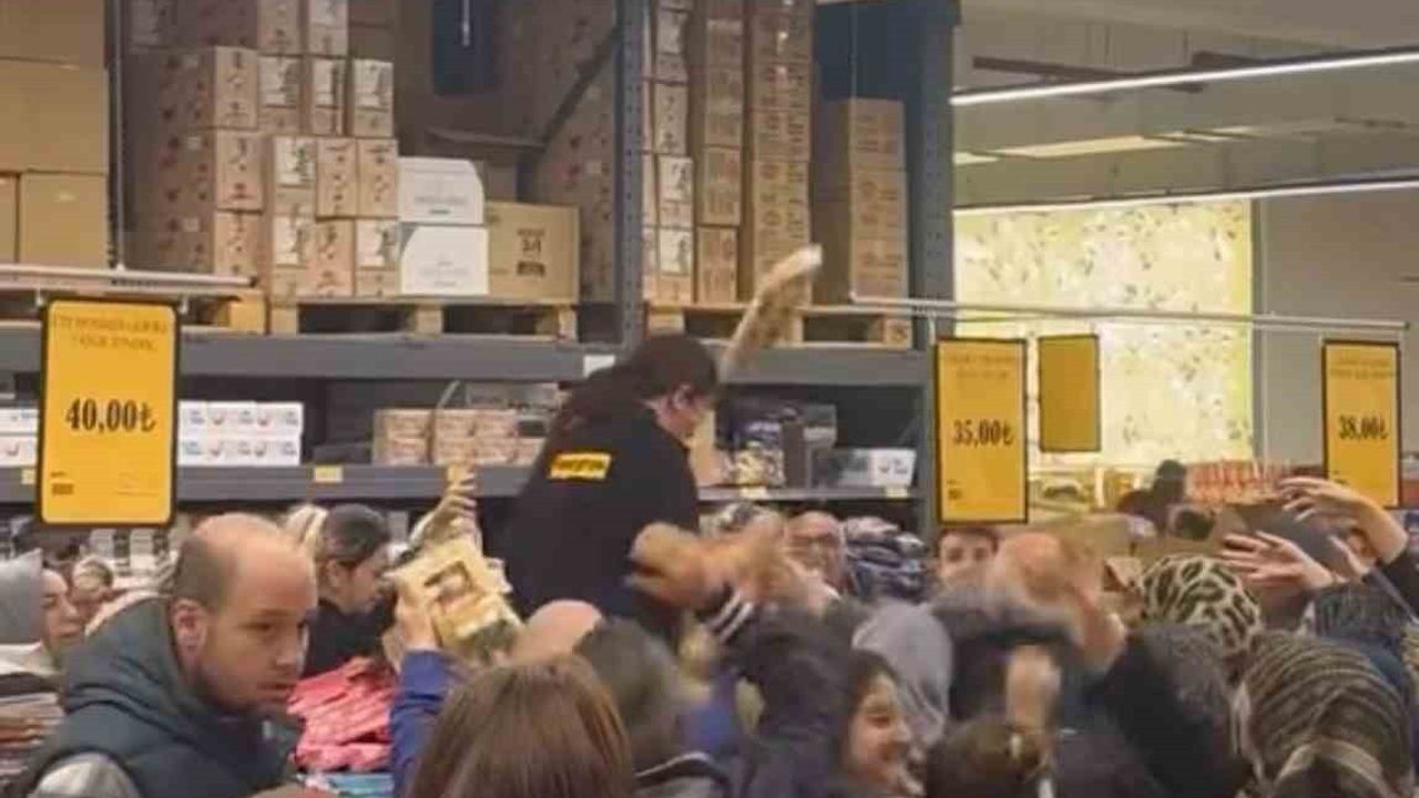 Bursa Nilüfer'de Süpermarkette İndirim İzdihamı