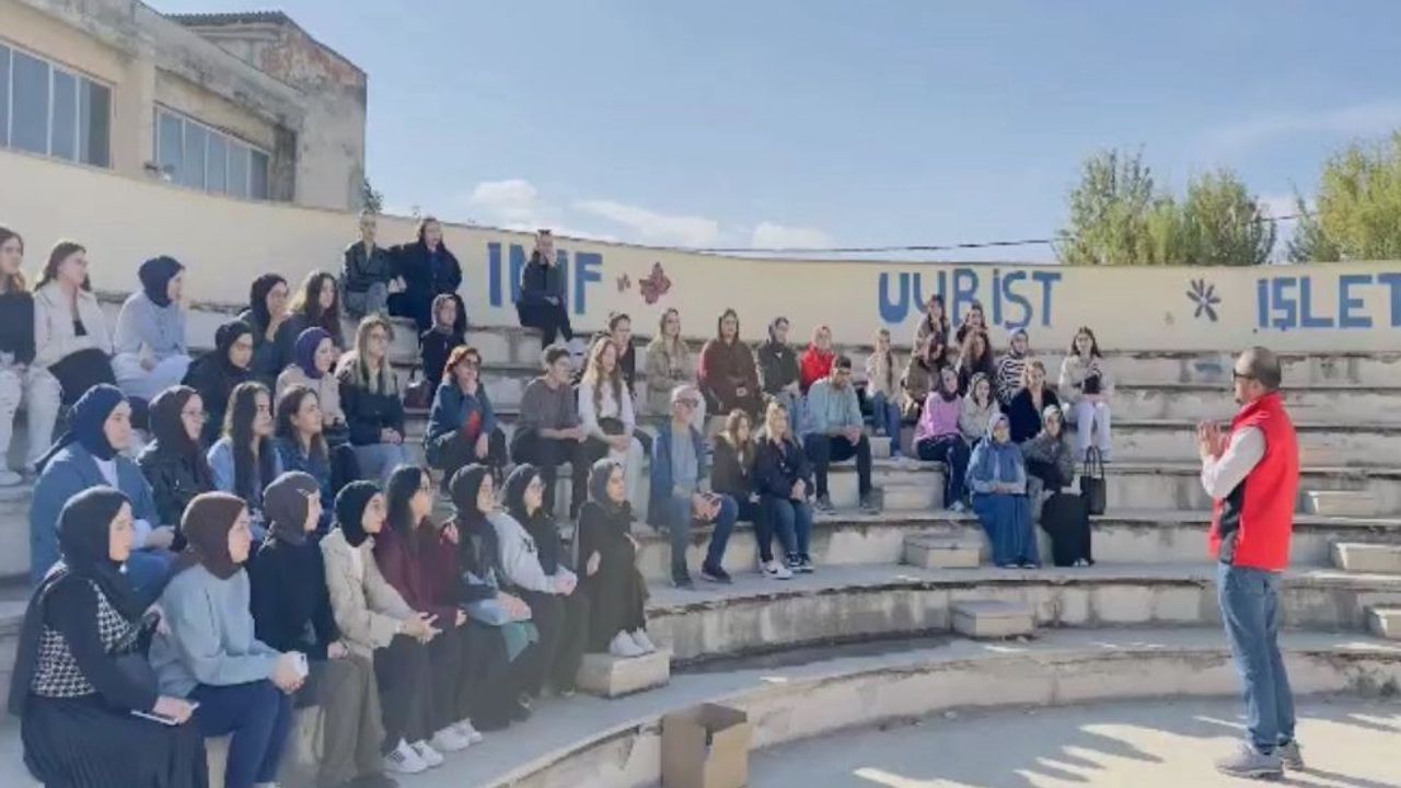 Bursa Polisi 'El Ele Güvenli Geleceğe' ile 26 bin 500 Öğrenciyi Bilgilendirdi