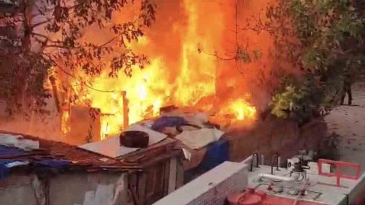 Bursa Yıldırım'da Müstakil Ev Bahçesinde Korkutan Yangın