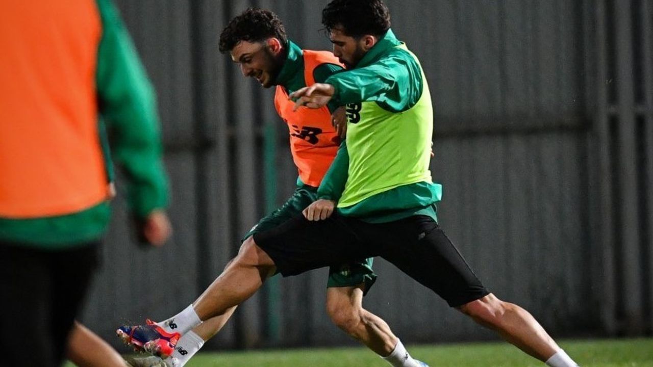 Bursaspor, TFF 2 Lig Kırmızı Grup'ta Gebzespor Deplasmanına Hazırlanıyor