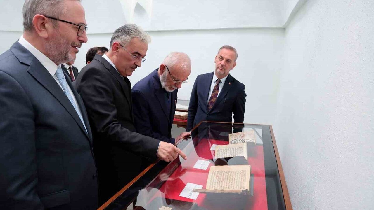 Bursevî Sergisi İnebey Yazma Eser Kütüphanesi’nde Açıldı