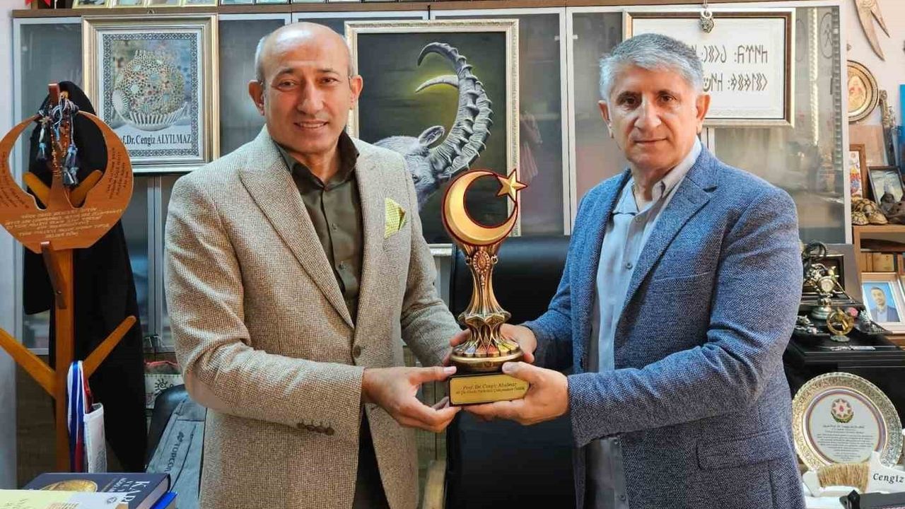 BUÜ’lü Prof. Dr. Cengiz Alyılmaz’a 'Ali Şîr Nevâî Dil Araştırmaları' Ödülü