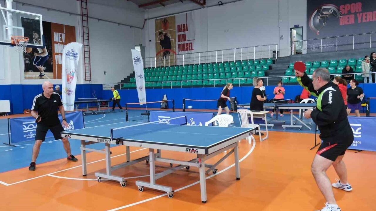 Büyükçekmece'de 40 Yaş Üstü Masa Tenisi Turnuvası'nda Heyecan Zirveye Çıktı
