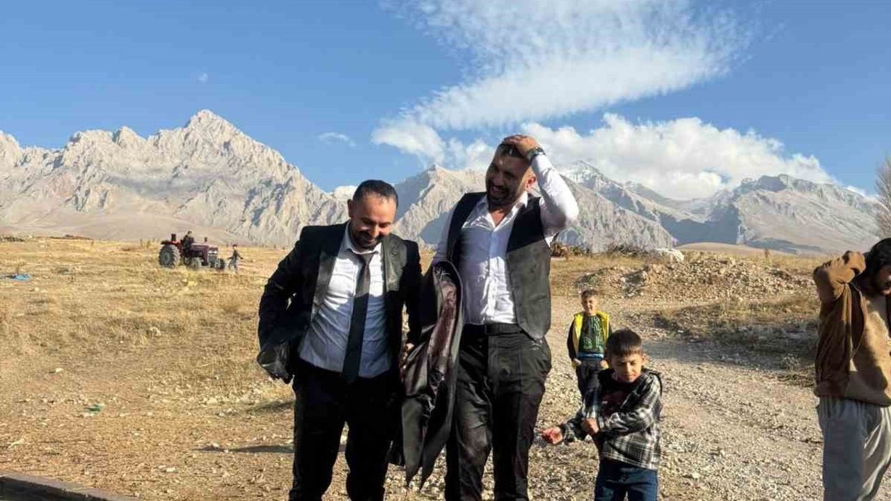 Çamardı Çukurbağ'da 'Damat Serinletme' Geleneği Renkli Anlara Sahne Oldu