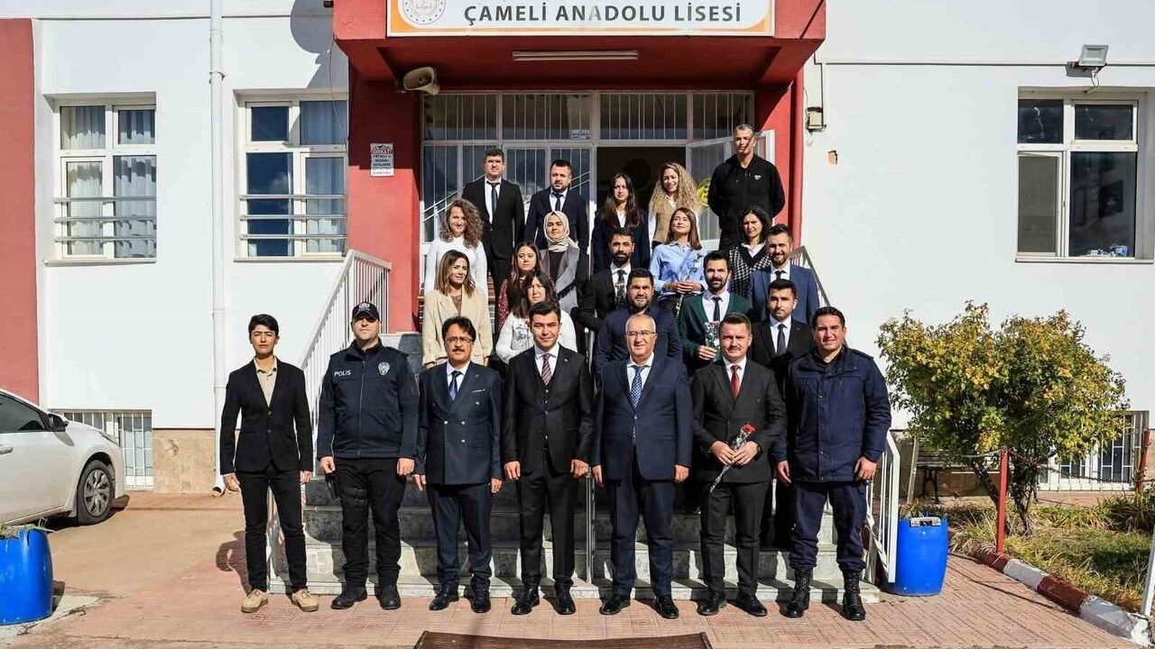 Çameli'de Öğretmenler Günü'nde Protokol Öğretmenleri Yalnız Bırakmadı