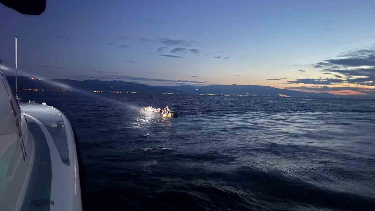 Çanakkale'de 24 Kaçak Göçmen Yakalandı: 15'i Çocuk