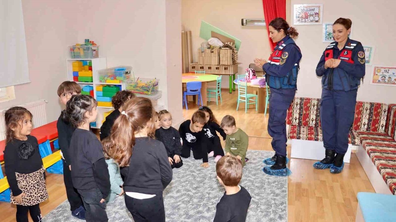 Çanakkale'de Jandarmadan Öğrencilere Akran Zorbalığı ve Mahremiyet Eğitimi